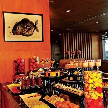 فندق هوليداي إن نيودلهي مايور فيهار نويدا المظهر الخارجي الصورة A buffet at a restaurant