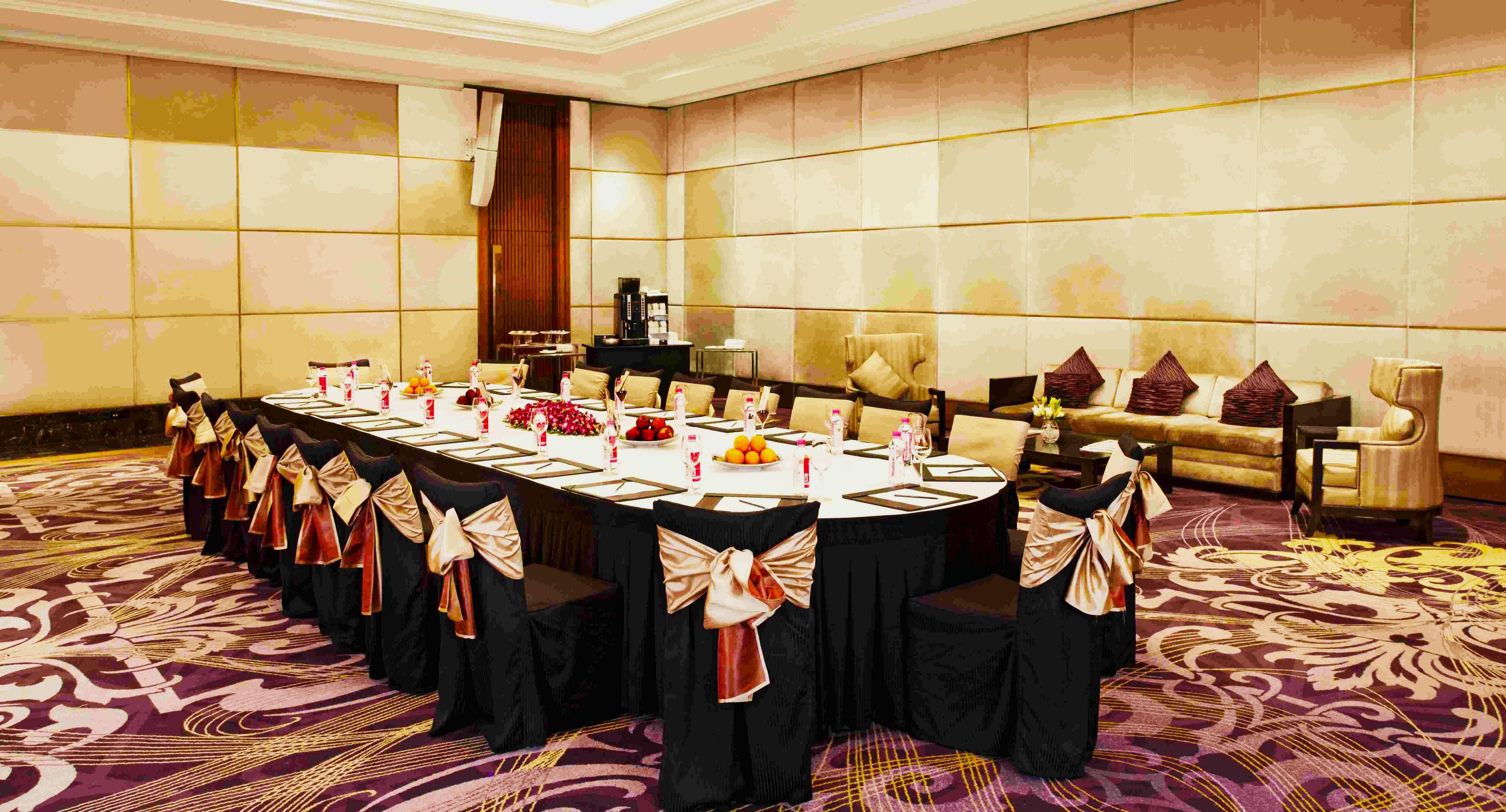 فندق هوليداي إن نيودلهي مايور فيهار نويدا المظهر الخارجي الصورة A table set for a banquet